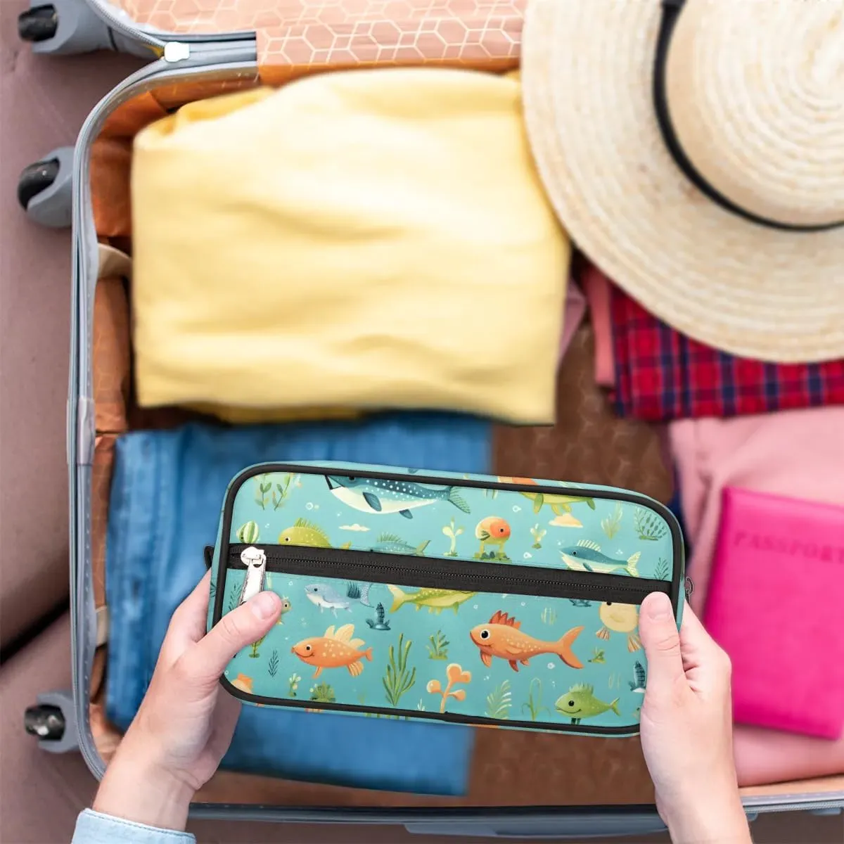 Travel Toiletry Bag for Women Men Fishes Themed Hanging Cosmetic Bag Waterproof Makeup Bag for Shaving Makeup Toothbrush & Travel Essentials
